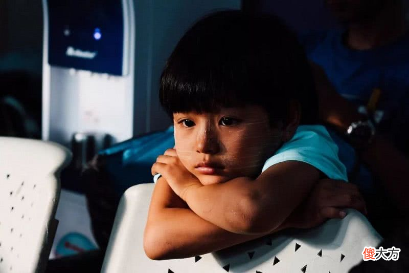 上幼儿园不合群，爱讨好别人：父母如何避免孩子成为讨好型人格