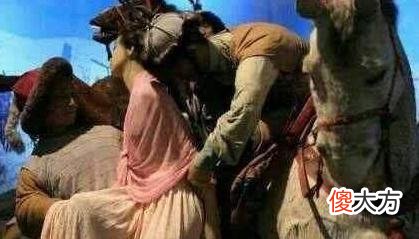 【历史故事】最憋屈皇帝：和奴隶连续生14个娃，自己妃子生5个都不是自己的