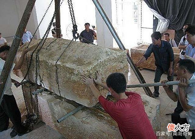 古墓出土一具完整清代女尸，香气扑鼻被称“香妃”，她究竟是谁？