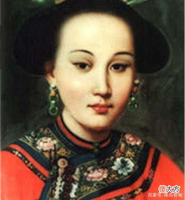 古墓出土一具完整清代女尸，香气扑鼻被称“香妃”，她究竟是谁？