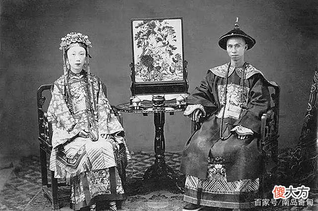 古墓出土一具完整清代女尸，香气扑鼻被称“香妃”，她究竟是谁？