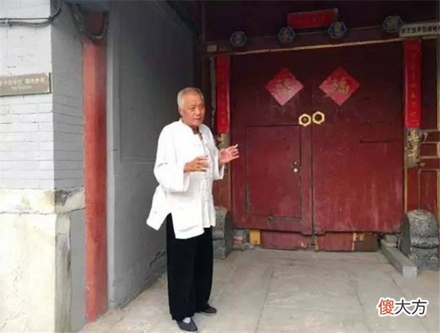 【历史故事】爱新觉罗后人沦为三轮车夫：一小时150元不还价！成为当地一招牌