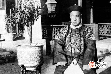 【历史故事】爱新觉罗后人沦为三轮车夫：一小时150元不还价！成为当地一招牌