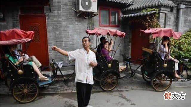 【历史故事】爱新觉罗后人沦为三轮车夫：一小时150元不还价！成为当地一招牌