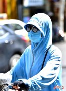 【就爱时尚】口罩、墨镜、帽子、遮阳伞，全副武装