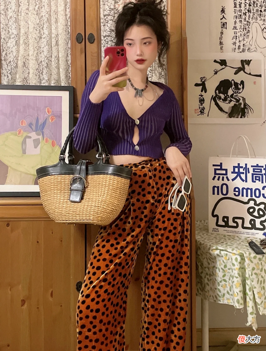 【时尚一点】波点裙太不新鲜了！潮人秋季都在穿的是“波点裤”，同样优雅复古