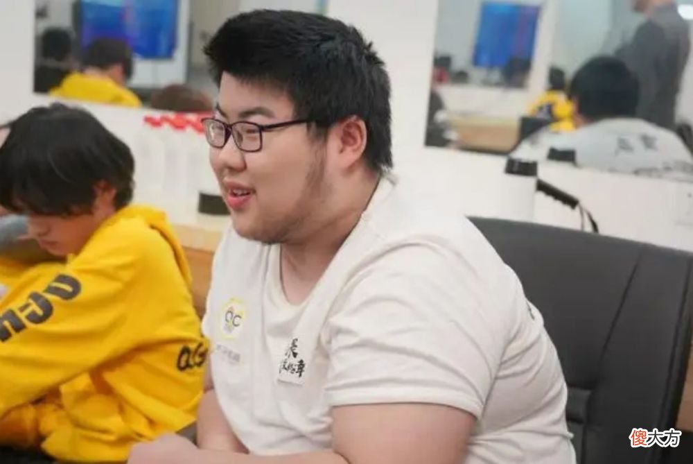 【游戏迷】小胖是露娜粉，与前队友不然撞车，全程辅助也无济于事