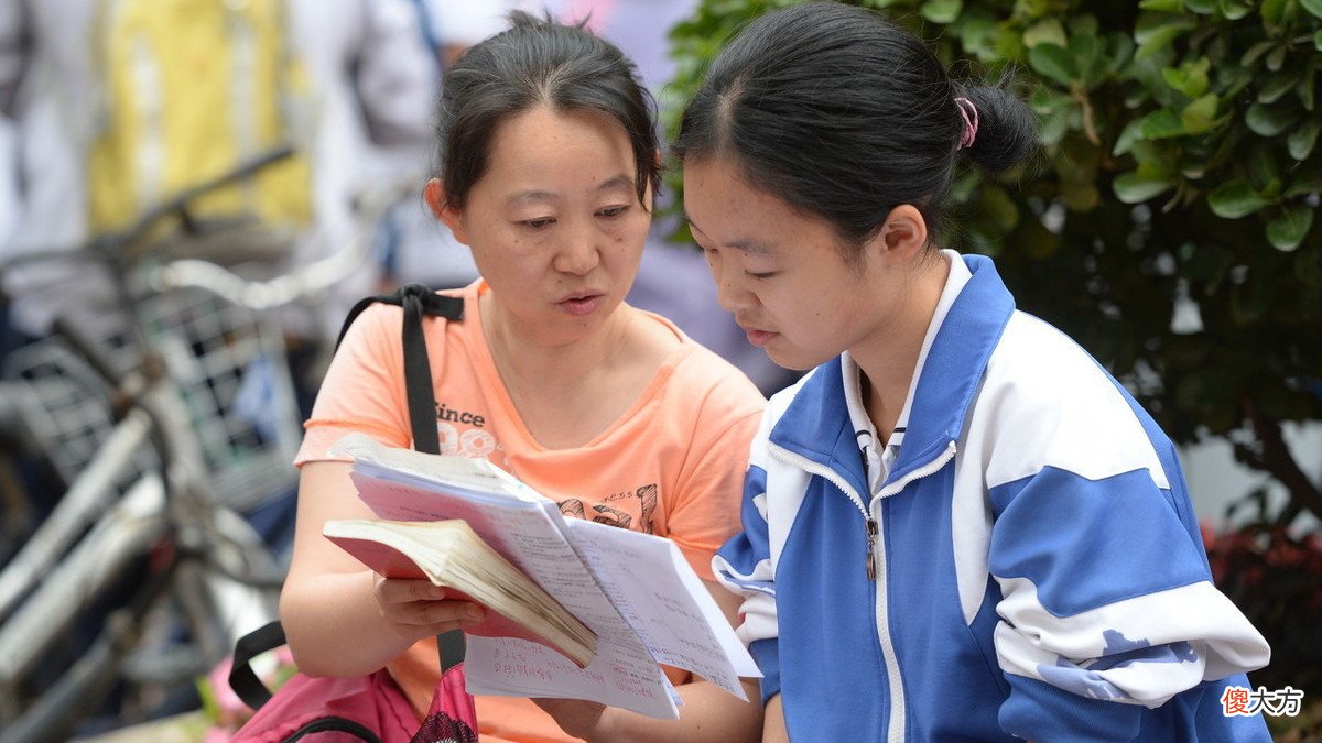 “孩子上高中，父母仍坚持接送”是出于怎样的心理？与溺爱无关