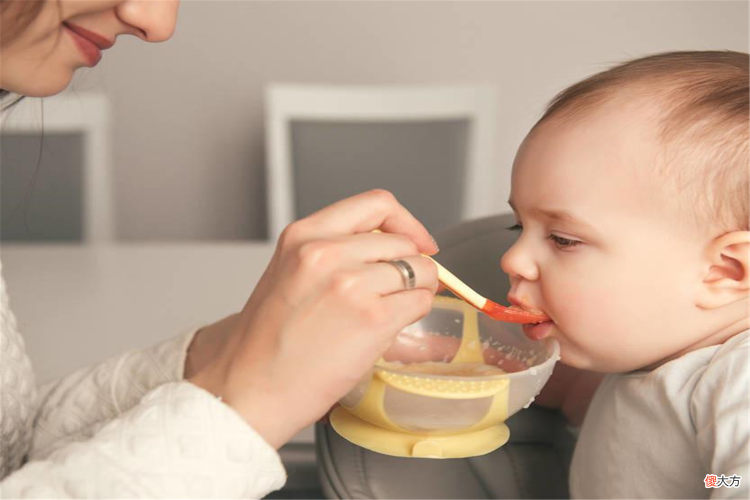 宝宝不爱吃辅食的原因找到了，4招让宝宝爱上辅食，宝妈也轻松