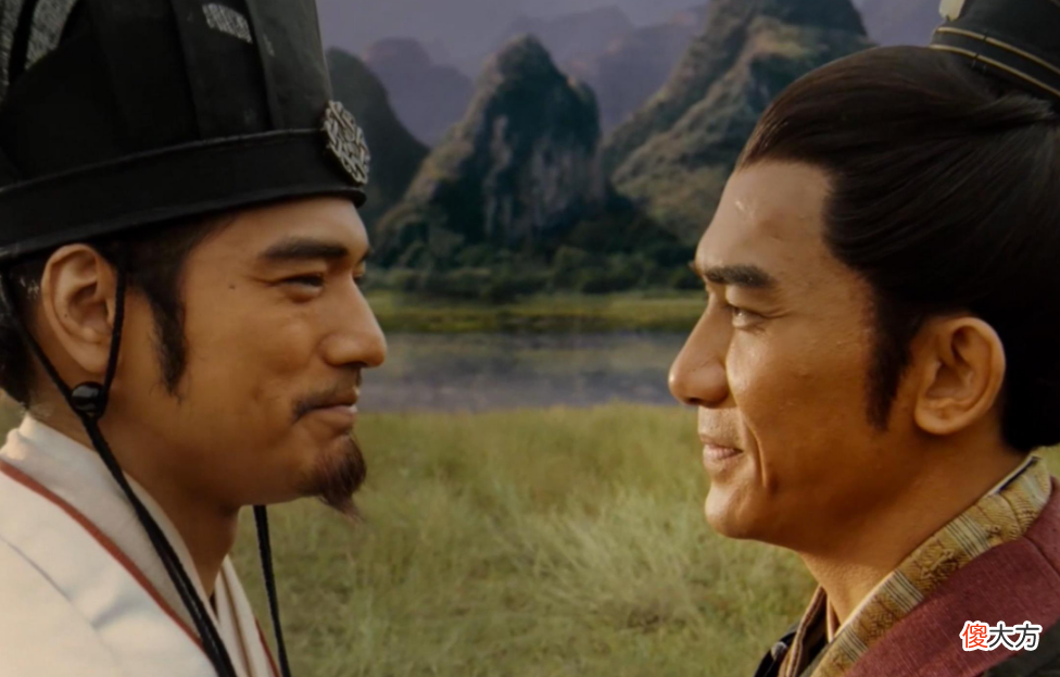 【爱历史】赤壁之战曹操惨败，是否意味着，曹操手下谋士都比不上诸葛亮？