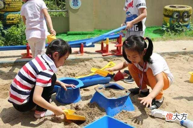 孩子“窝里横，外面怂”？家长做好4点趁早预防，免得他以后吃亏