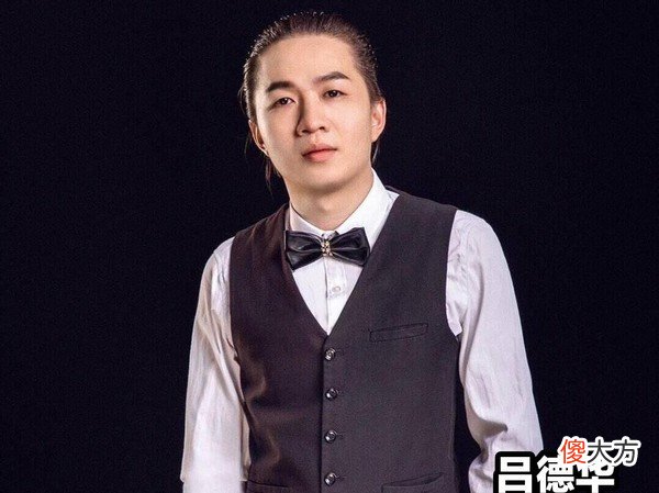 【游戏世界】玩吕布对面秒选夏洛特怎么办？吕德华：出这件装备让她不敢出塔！