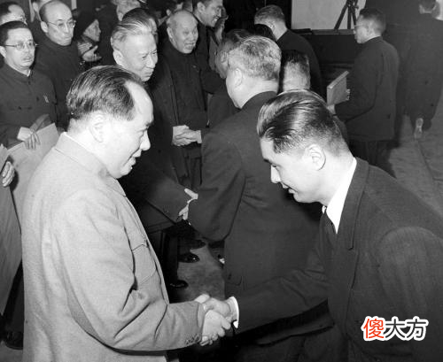 【爱历史】陈毅率10万大军，露宿上海街头，蒙哥马利：我知道老蒋为啥败了！