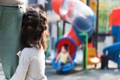 心理研究证实：孩子有“认生黄金期”，如果提前暗示智力在发育
