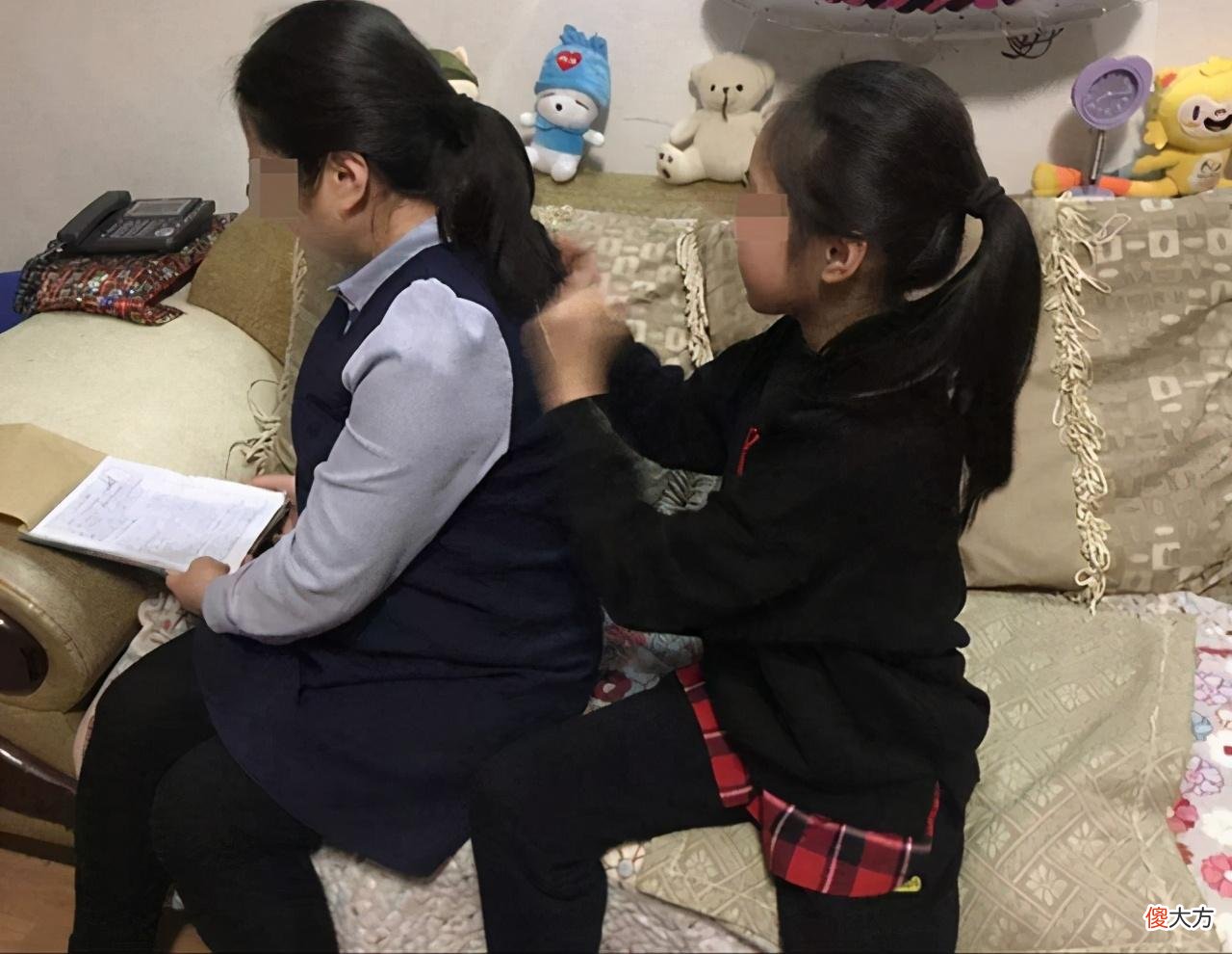长大不孝顺的孩子，小时候大多都有这些行为，现在不管将来后悔
