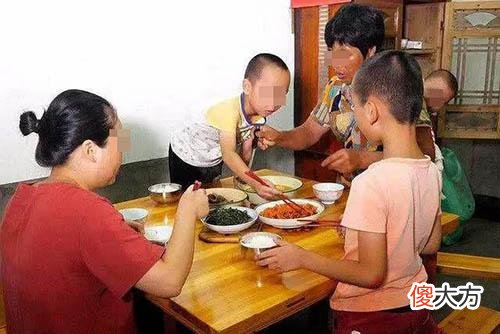 孩子是否有教养，从餐桌上就可以看出，这决定了他的人生走向