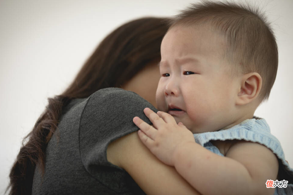 “婴儿墙头草，谁抱跟谁亲？”错过这个时期，孩子和妈妈不一定亲