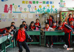 学生青春期叛逆，父母不要着急惩罚，最好多跟孩子进行交流