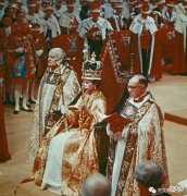【就爱时尚】56年前，“王的男人”送女王红宝胸针，她有无数珠宝，唯这件是最爱