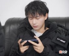 【游戏迷】fly接班人是谁？官方解说称他已成新任战边领袖，网友瞬间沸腾