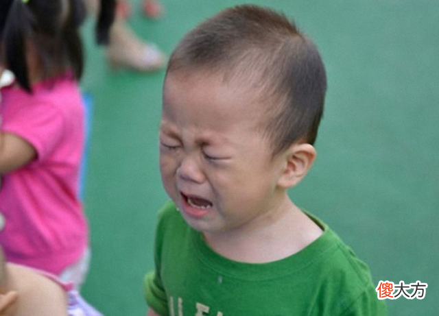 幼儿园的娃就想“谈婚论嫁”？父母别着急，可用3个方法引导