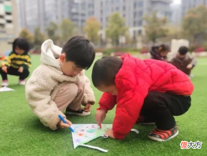 幼儿园的娃就想“谈婚论嫁”？父母别着急，可用3个方法引导