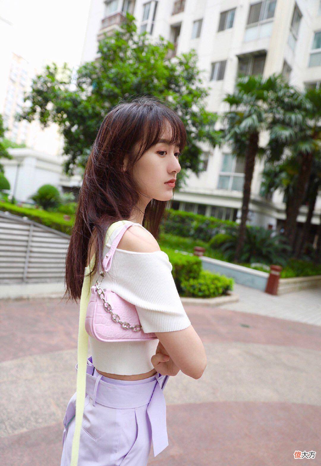 【时尚一点】袁冰妍look可还喜欢，夏季可以学小姐姐的style