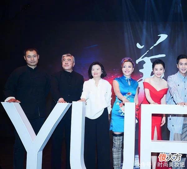 【就爱时尚】又被许睛的美迷住了，穿红色一字肩连衣裙，美得惹人羡