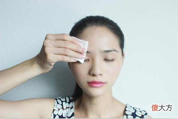 【就爱时尚】女人35岁以后，要对三样化妆品断舍离，不然肌肤会加速衰老
