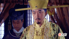 【爱历史】爬上龙椅玩的小孩，在若干年后，真的成为了皇帝。怎么回事呢