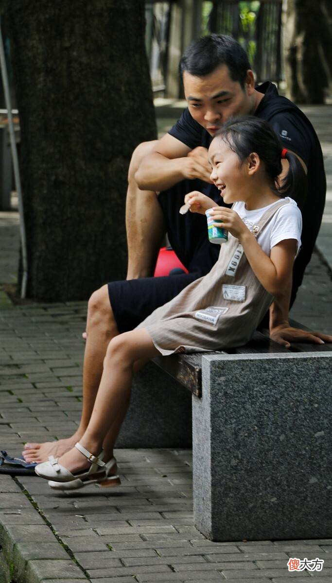 养育女儿这8件事不要做，爸爸的心越“狠”，女儿才会越幸福