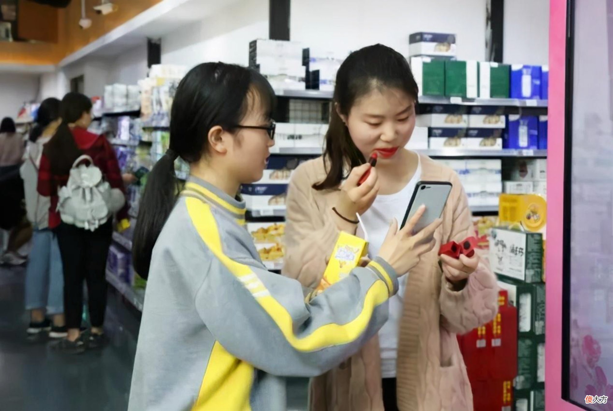大学生放假回家有多难？靠做家务度日不算啥，有的却在挨骂中求生