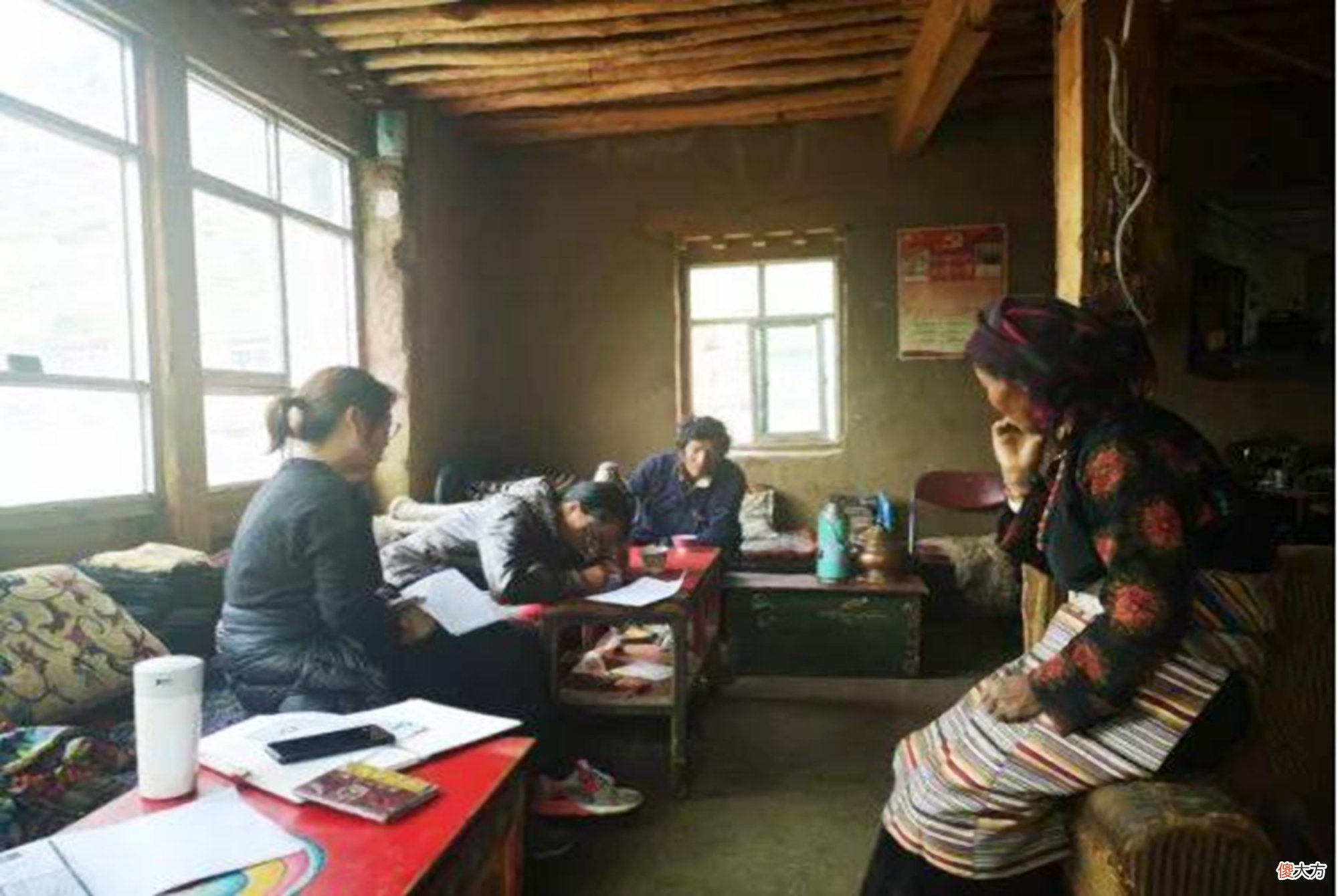 大学生放假回家有多难？靠做家务度日不算啥，有的却在挨骂中求生