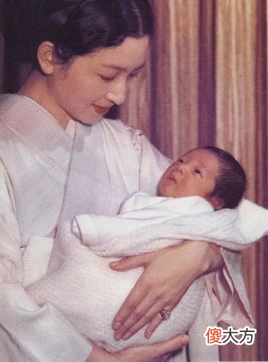 【历史故事】日本最美平民皇后：被婆婆折磨41年，暴瘦20斤，不想和丈夫合葬