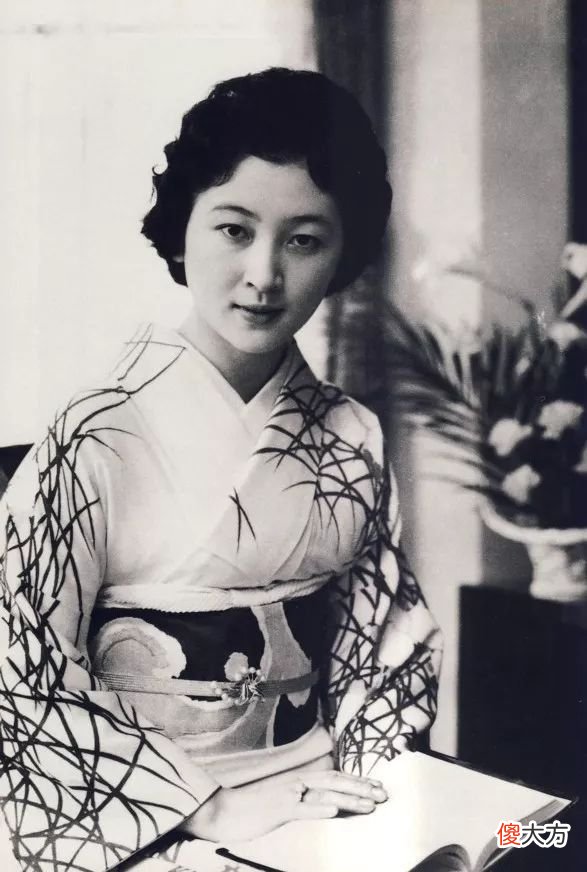【历史故事】日本最美平民皇后:被婆婆折磨41年,暴瘦20斤,不想和丈夫合葬