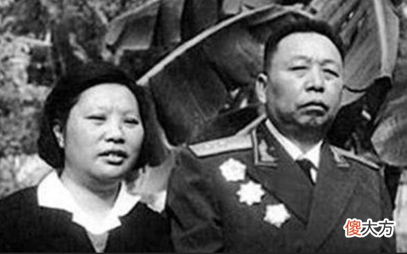 【历史故事】中将派人去看望上将，上将夫人：首长的首长派人来看首长了