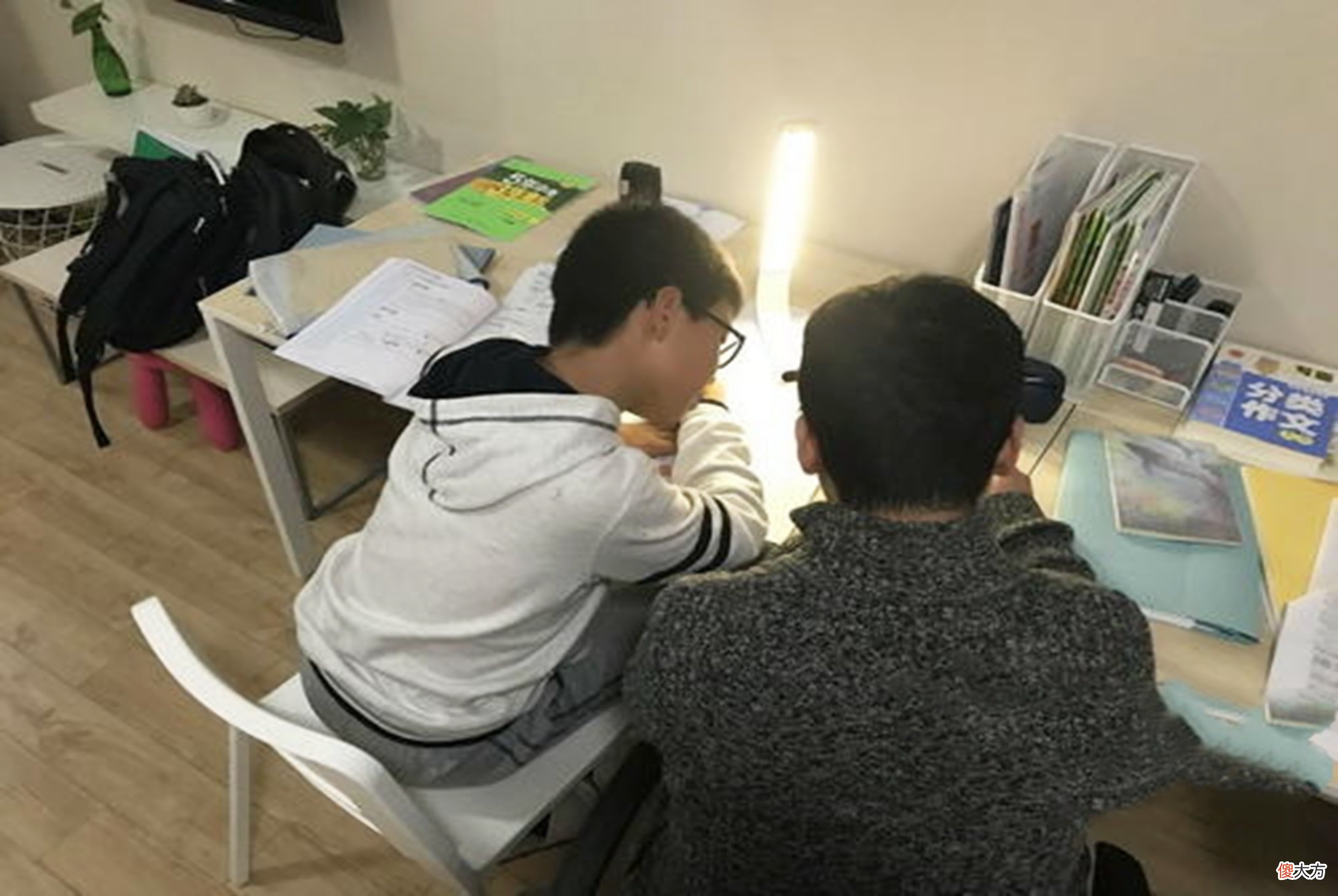 为啥孩子上课注意力不集中？先从自身找原因，父母多半有这个行为