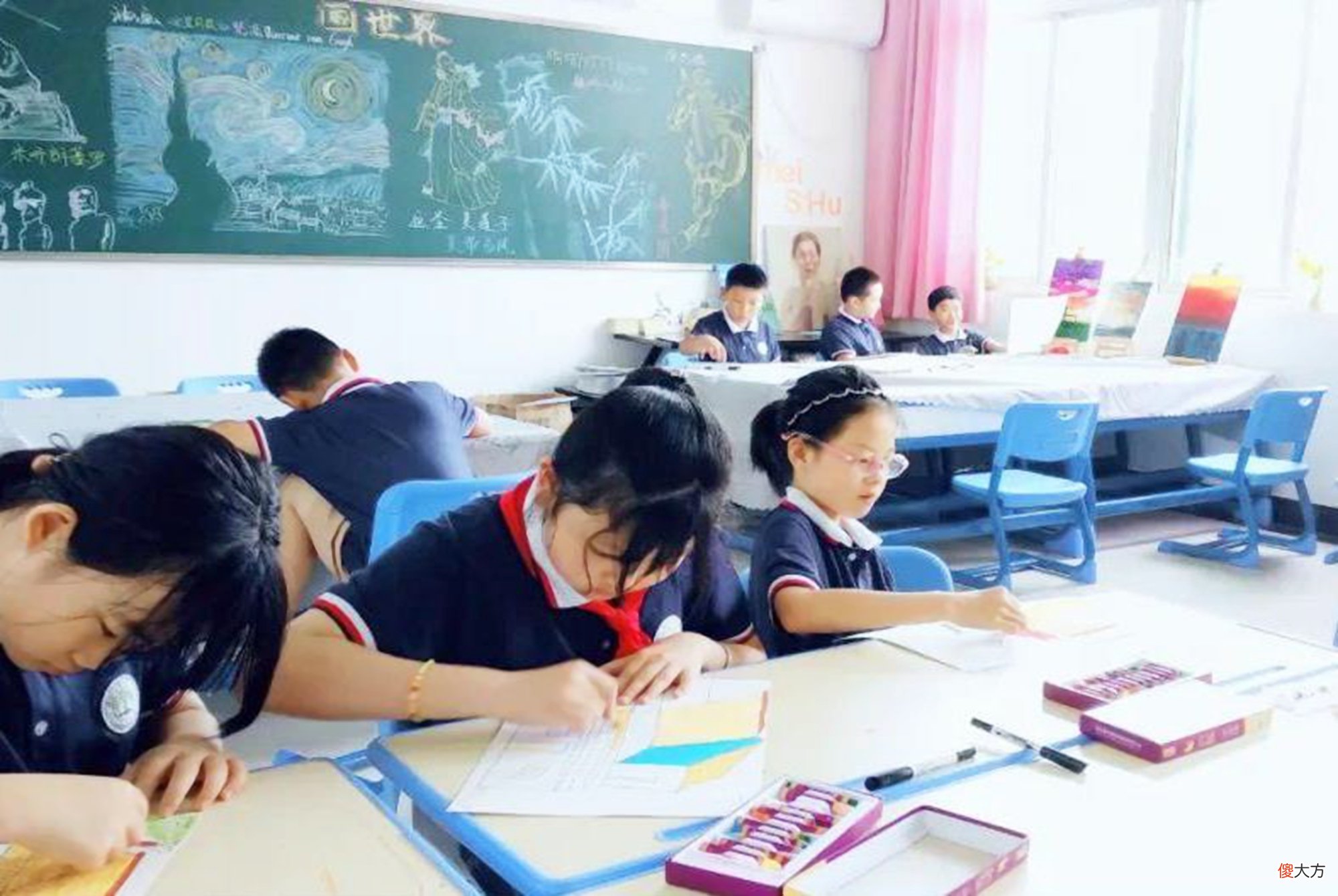为啥孩子上课注意力不集中？先从自身找原因，父母多半有这个行为
