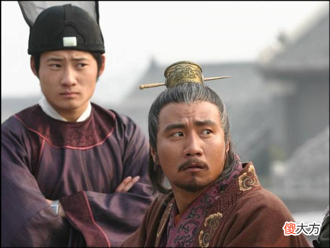 【爱历史】马皇后坐轿出行，不料一阵风将马皇后的裙子掀起，马皇后顿觉尴尬，她的大脚被百姓看见·