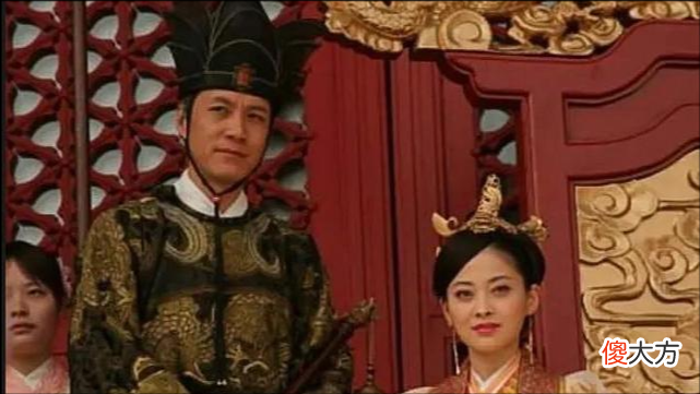 【爱历史】马皇后坐轿出行，不料一阵风将马皇后的裙子掀起，马皇后顿觉尴尬，她的大脚被百姓看见·