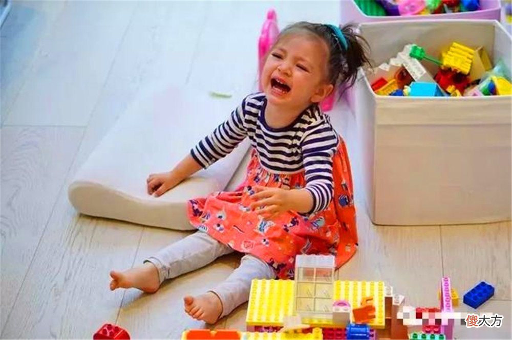 孩子在家“窝里横”，出门就变怂，很可能是家长一手造成的