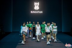 【时尚一点】“SUNGUITIAN·孙贵填”时装发布会在京举行