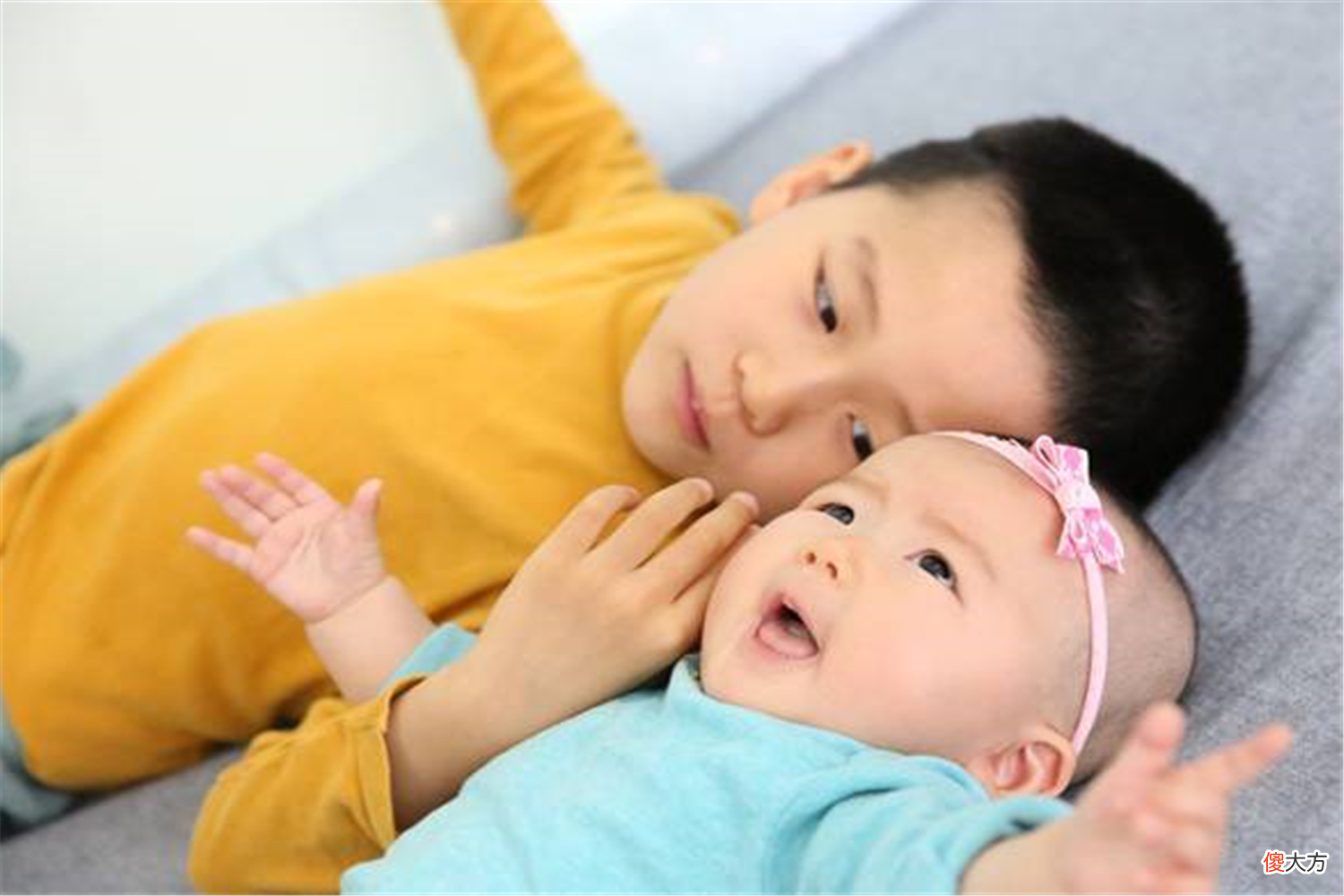 生二胎“三年抱俩”不靠谱，年龄相差这个数，对夫妻和孩子都好