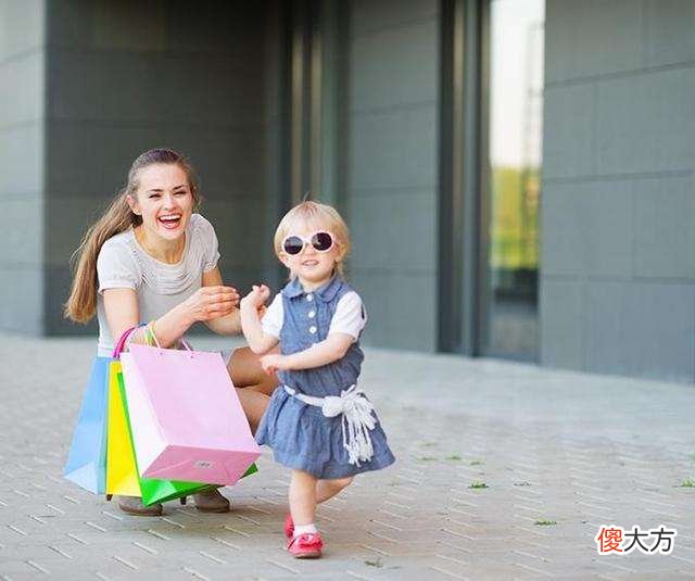 “睡衣妈妈”成学校门口风景线，方便了自己，伤害了孩子自尊心