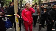 “睡衣妈妈”成学校门口风景线，方便了自己，伤害了孩子自尊心