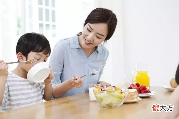 这碗“毒”面条别再给娃吃了，看似是宠爱，实际上容易毁了孩子