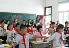 若学生被校园暴力，家长要使用合理教育方法，让孩子学会保护自己