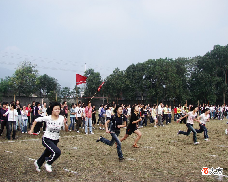 若学生被校园暴力，家长要使用合理教育方法，让孩子学会保护自己