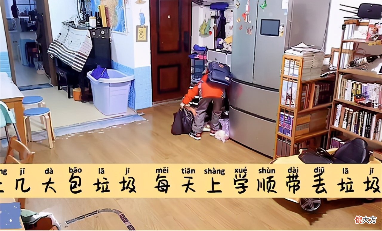 有种“巨婴”叫杨锁，吃饭靠喂走路靠扁担，23岁懒死家中