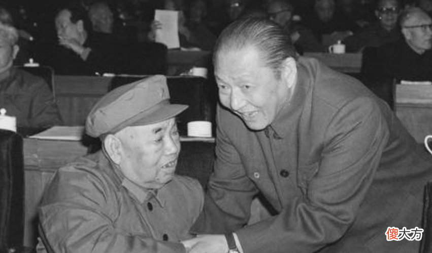 【爱历史】许世友自称酒场无对手，总理一番话让他满脸通红，跪下就要磕头